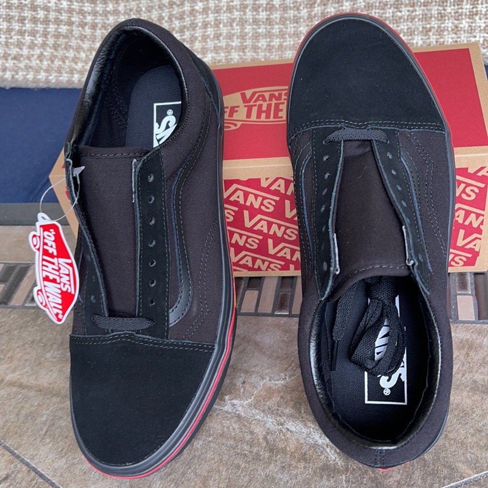 Vans Men’s Old Skool
(Flame Wall) Black/Black
VN0A38G1Q8Q
Sneakers - Picture 13 of 16